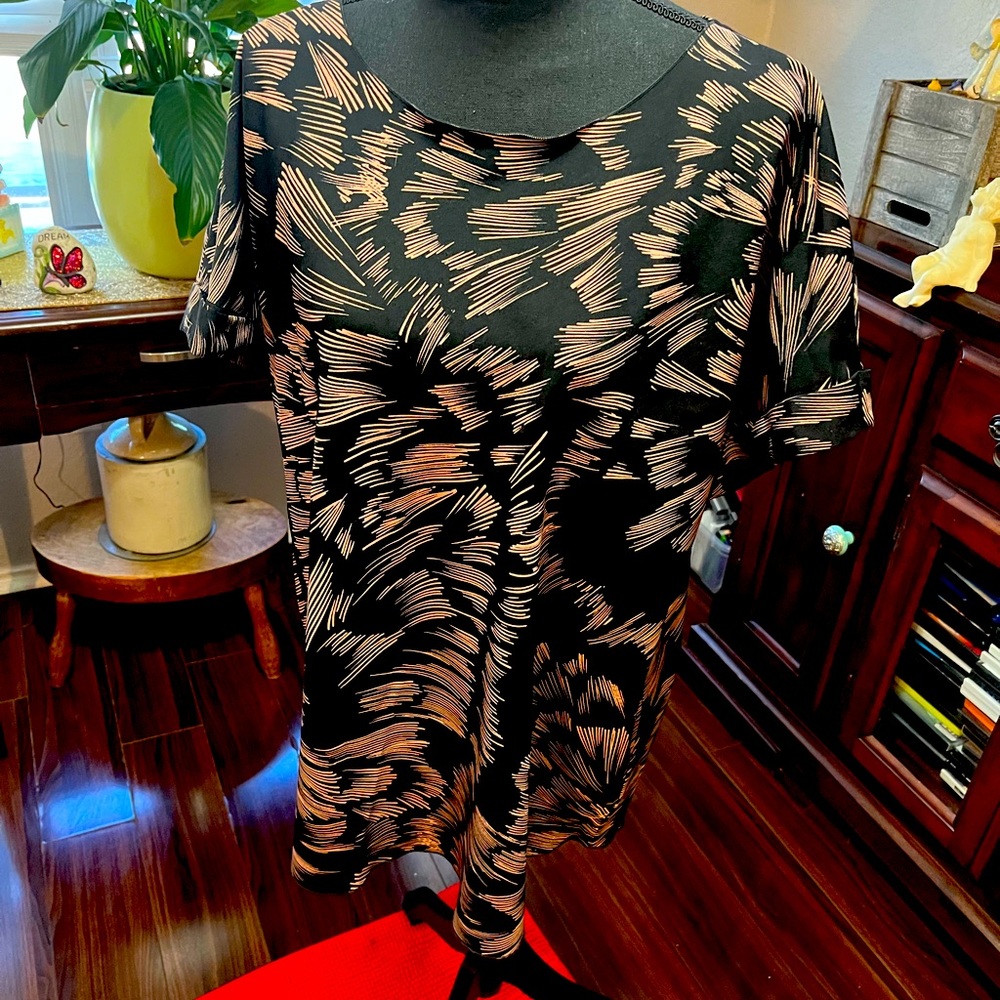 CAbi lightweight top. Size L.